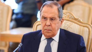 Η Ρωσία κλιμακώνει την ένταση στις σχέσεις της με τη Δύση, με ανοιχτές απειλές από τον υπουργό Εξωτερικών Σεργκέι Λαβρόφ.