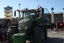 Αγρότες από όλη τη Βόρεια Ελλάδα συγκεντρώνονται σήμερα στο λιμάνι της Θεσσαλονίκης, παρά τις προσπάθειες των αρχών να περιορίσουν