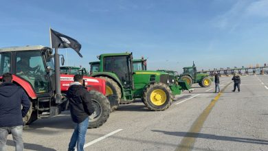 Οι αγρότες και οι κτηνοτρόφοι στη Θεσσαλονίκη συνεχίζουν να κλιμακώνουν τις κινητοποιήσεις τους, προχωρώντας