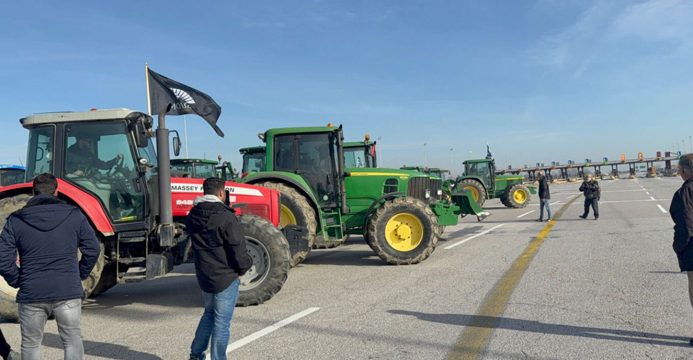Οι αγρότες και οι κτηνοτρόφοι στη Θεσσαλονίκη συνεχίζουν να κλιμακώνουν τις κινητοποιήσεις τους, προχωρώντας
