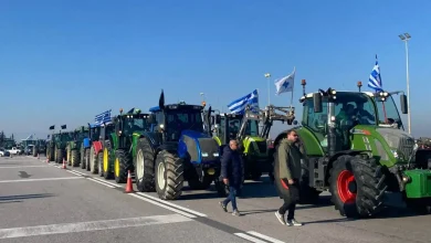 Η μάχη των μπλόκων συνεχίζεται αμείωτη σε όλη τη χώρα, με τους αγρότες να κλιμακώνουν τις κινητοποιήσεις τους και να προχωρούν