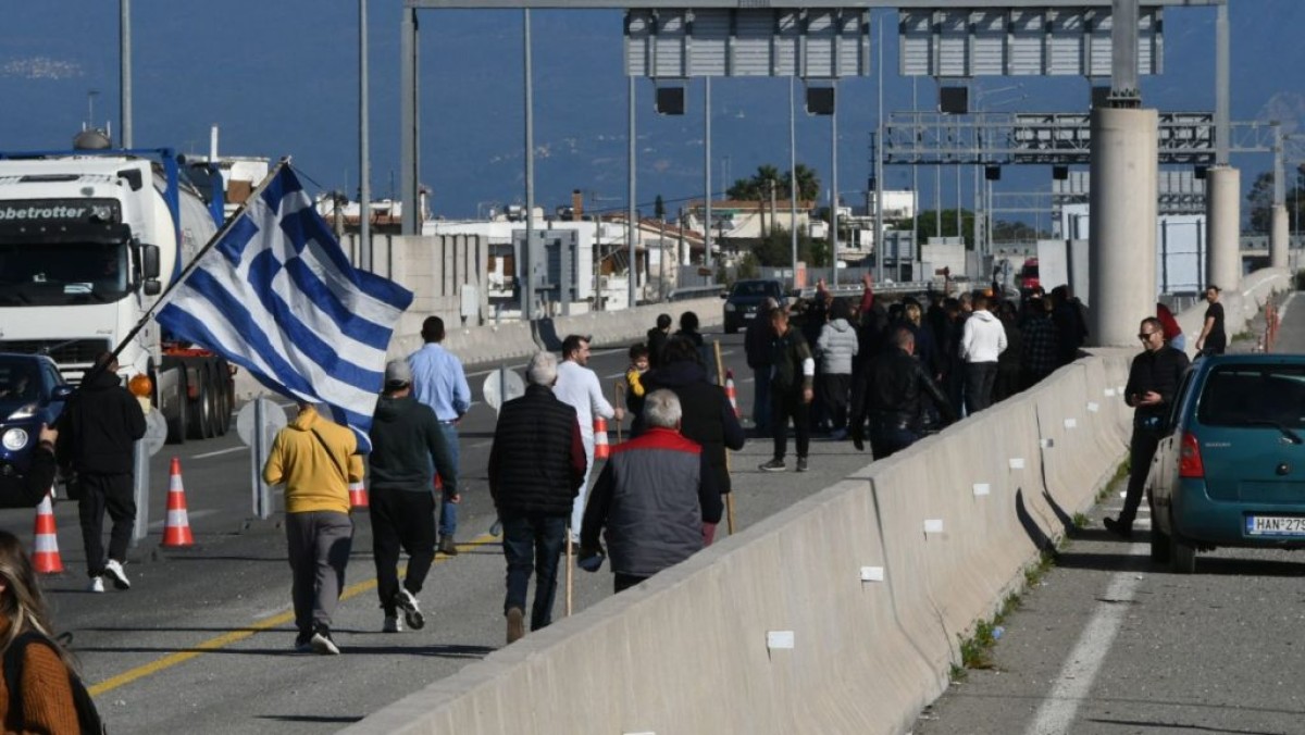 Αναίτια επίθεση με χημικά των ΜΑΤ εναντίον αγροτών και κτηνοτρόφων, που περπατούσαν με τις οικογένειες του στη γέφυρα του Ρίου- Αντιρρίου