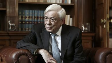 Προκόπης ΠαυλόπουλοΟ πρώην Πρόεδρος της Δημοκρατίας, Προκόπης Παυλόπουλος, αναφέρθηκε εκτενώς σε ζητήματα εθνικής και διεθνούς σημασίαςς: «Συμβαίνουν πολλά σήμερα που δεν μας κάνουν υπερήφανους- Το σκάνδαλο του ΟΠΕΚΕΠΕ είναι μεγάλη ντροπή για τη χώρα»-Παρέμβαση- «χαστούκι» στην κυβέρνηση Μητσοτάκη από τον πρώην Πρόεδρος της Δημοκρατίας