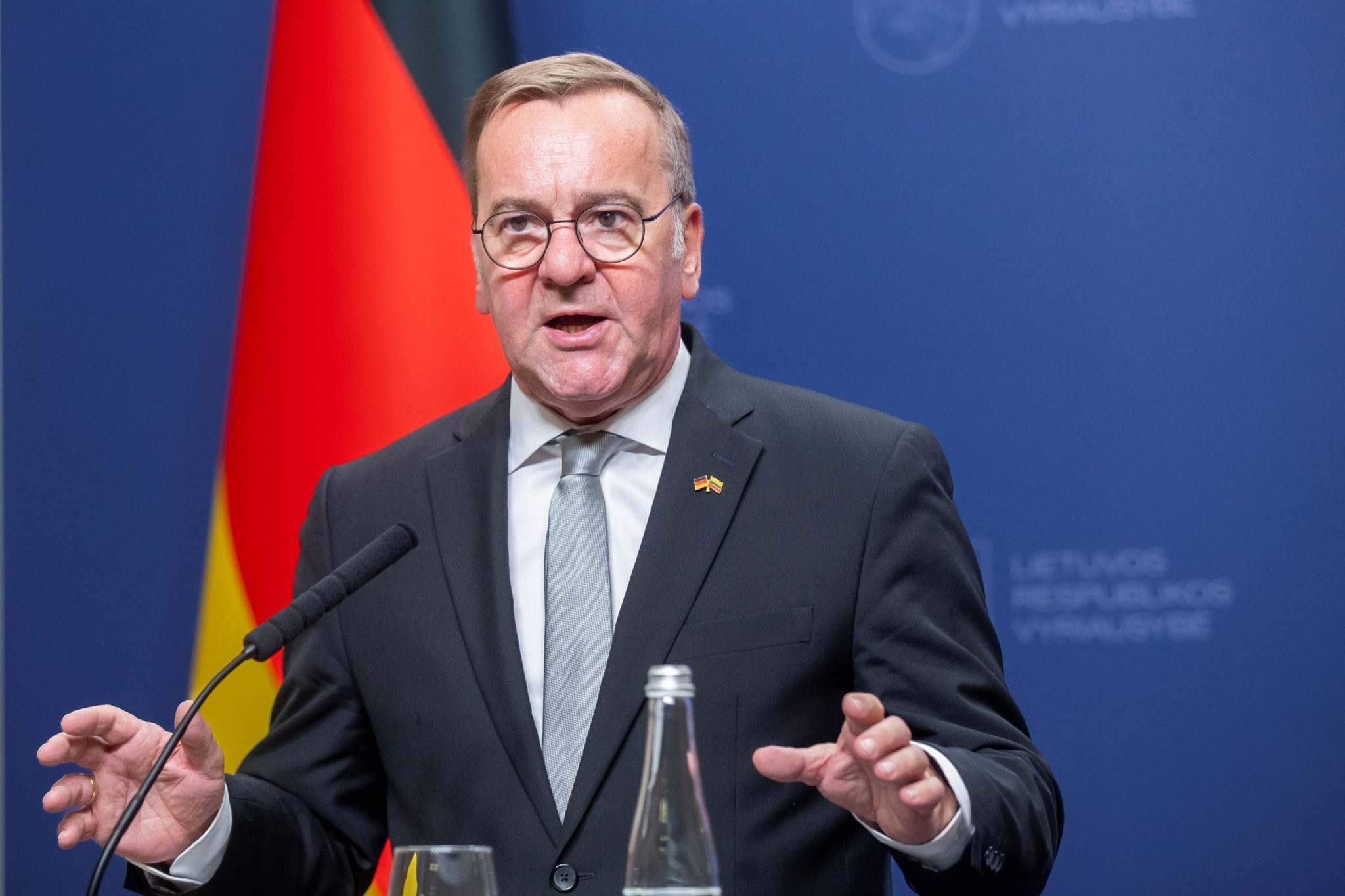 Ο Γερμανός υπουργός Άμυνας, Μπόρις Πιστόριους, εμφανίστηκε να διαφωνεί με τις πρόσφατες δηλώσεις του γενικού γραμματέα