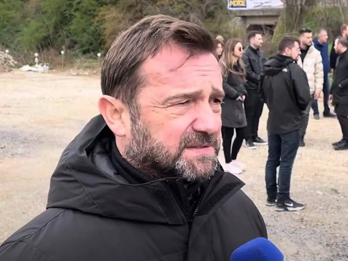 Μια οργισμένη ανάρτηση έκανε ανήμερα των Χριστουγέννων ο Νίκος Πλακιάς με αφορμή ευχετήρια κάρτα της Hellenic Train.