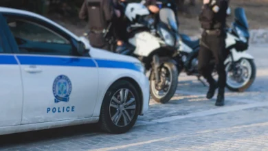 Στελέχη της Διεύθυνσης Ασφάλειας Αττικής πέρασαν χειροπέδες σε 12 μέλη κυκλώματος διακίνησης ναρκωτικών, ανάμεσά τους και ανήλικοι