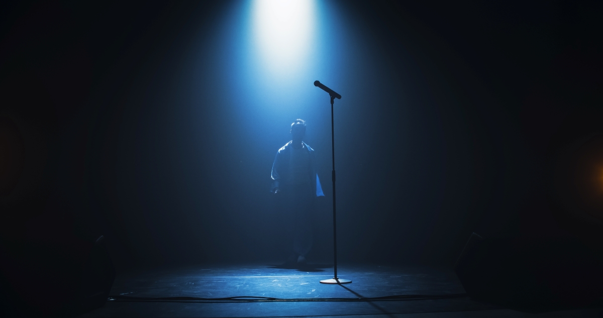 Αιφνιδιασμένος εμφανίζεται ο διάσημος τραγουδιστής, μετά την αποκάλυψη πληροφοριών για σοβαρές καταγγελίες σε βάρος