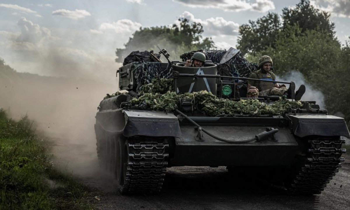 Oι ουκρανικές ένοπλες δυνάμεις εξαπέλυσαν σήμερα νέα αντεπίθεση στην πόλη Κουπιάνσκ, στη βορειοανατολική περιφέρεια του Χαρκόβου