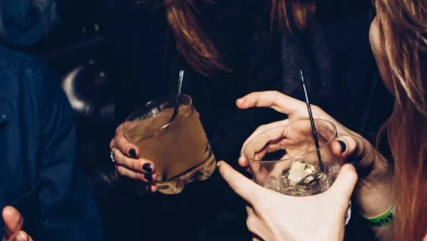 Η Ελληνική Αστυνομία ξεκίνησε την επιχείρηση «νυχτερινός ποιμένας» για την προστασία ανηλίκων-Συλλήψεις για παράνομη είσοδο στα μπαρ