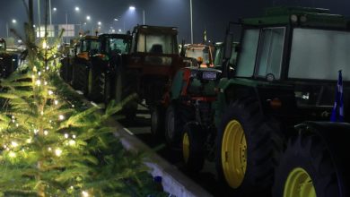 Η ένταση στις αγροτικές κινητοποιήσεις κορυφώνεται, καθώς οι αγρότες απέρριψαν το τελεσίγραφο της κυβέρνησης για συνάντηση