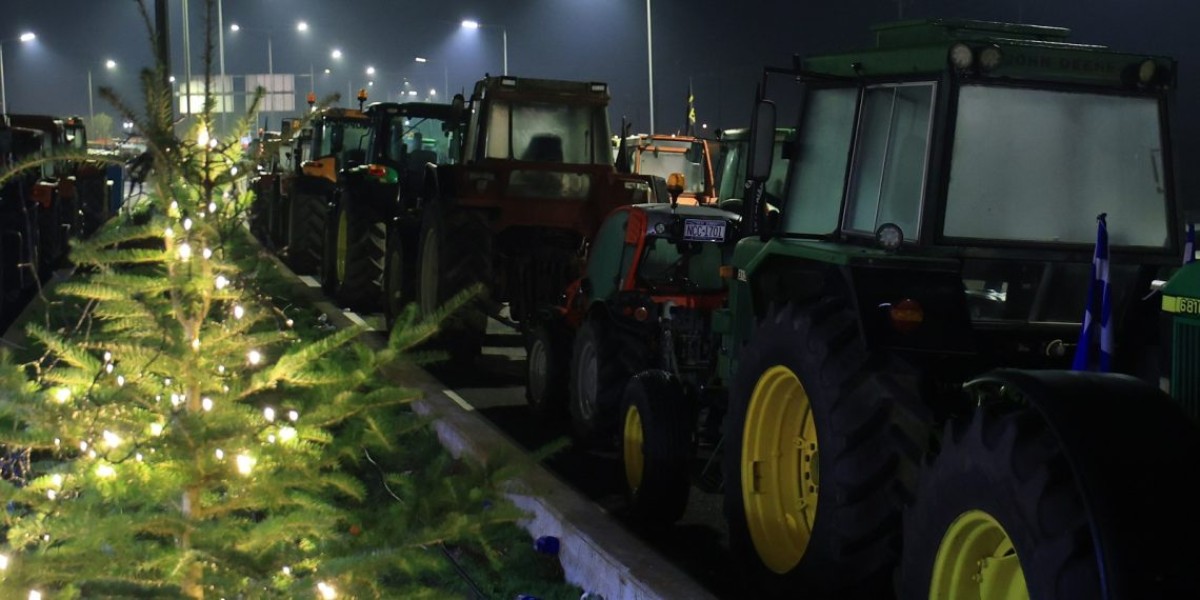 Η ένταση στις αγροτικές κινητοποιήσεις κορυφώνεται, καθώς οι αγρότες απέρριψαν το τελεσίγραφο της κυβέρνησης για συνάντηση