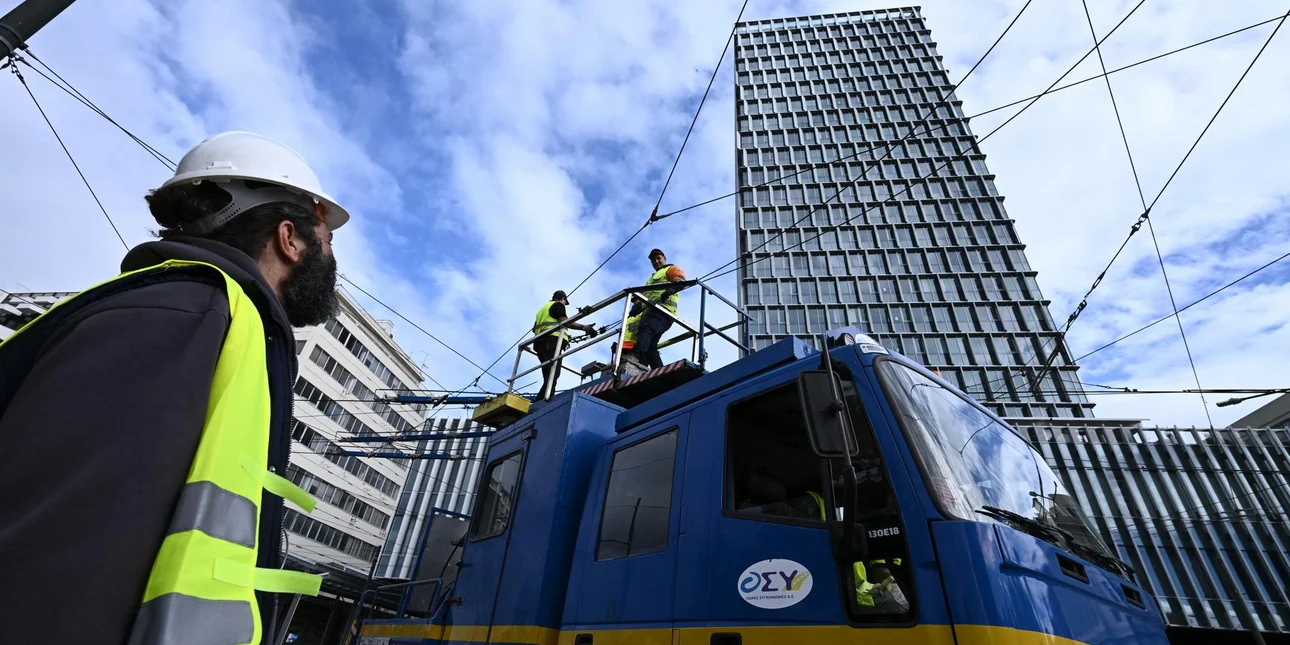 Από τον Πειραιά δόθηκε το έναυσμα για την αποξήλωση των καλωδίων των τρόλεϊ, ένα έργο που εντάσσεται στο πλαίσιο της εκτενούς