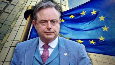 Ο Μπαρτ Ντε Βέβερ επέκρινε έντονα την πρόταση της Ευρωπαϊκής Επιτροπής για την αξιοποίηση των «παγωμένων» ρωσικών κεφαλαίων