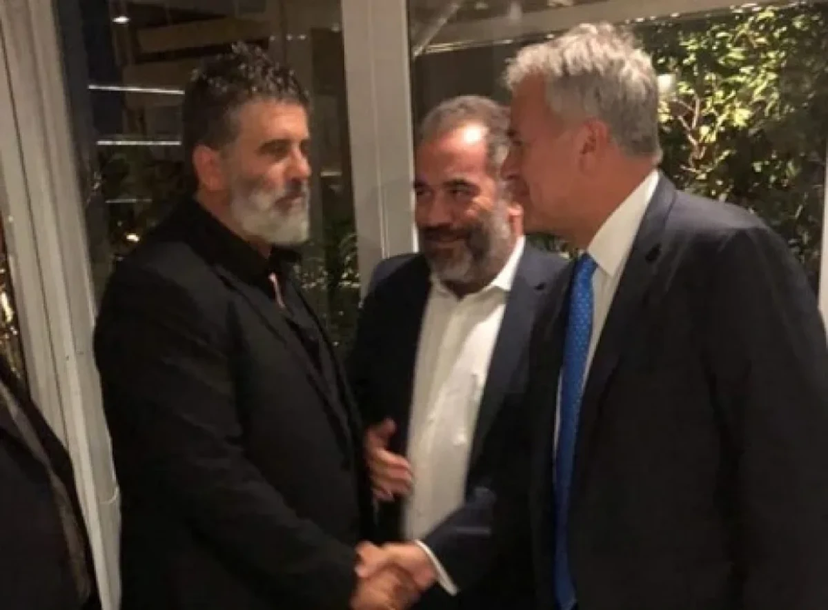 Σε μία μεγάλη αστυνομική επιχείρηση στην Κρήτη, το ελληνικό FBI συνέλαβε μέχρι στιγμής 15 άτομα, με την κατηγορία ότι αποκόμιζαν