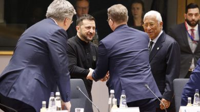 Η Ευρωπαϊκή Ένωση και οι Ηνωμένες Πολιτείες εξετάζουν τη δυνατότητα παροχής έως και 800 δισεκατομμυρίων δολαρίων, μέσω συνδυασμού