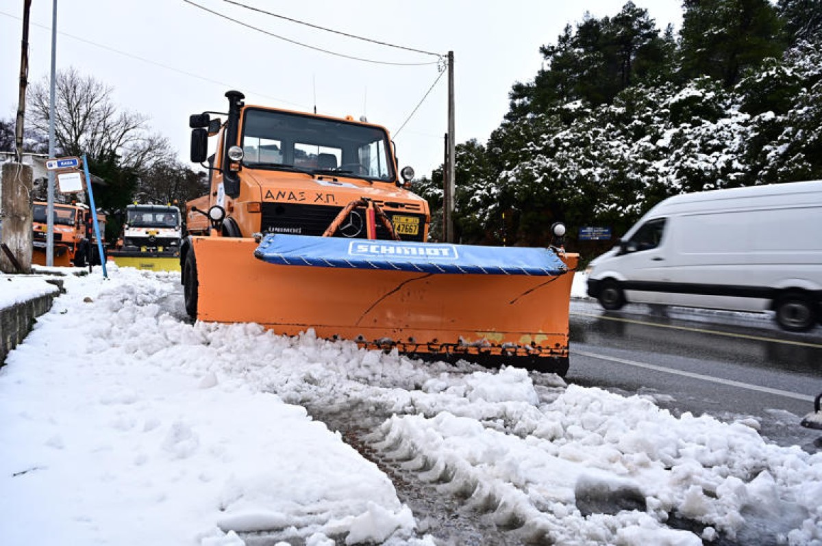 Η ψυχρή εισβολή από τη Βόρεια Ελλάδα έχει ήδη ξεκινήσει, ενώ από σήμερα Κυριακή αναμένεται σημαντική πτώση της θερμοκρασίας