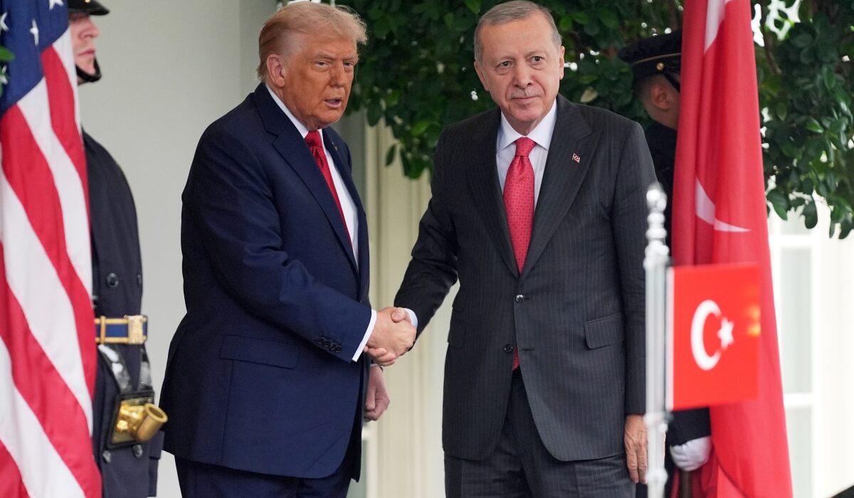 Ο Τούρκος Πρόεδρος, Ρετζέπ Ταγίπ Ερντογάν, έλαβε επίσημη πρόσκληση από τον Αμερικανό Πρόεδρο, Ντόναλντ Τραμπ.