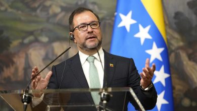 Η διεθνής κοινότητα παρακολούθησε προσεκτικά τις εξελίξεις γύρω από την αμερικανική επιχείρηση που αποκαλείται «απαγωγή»