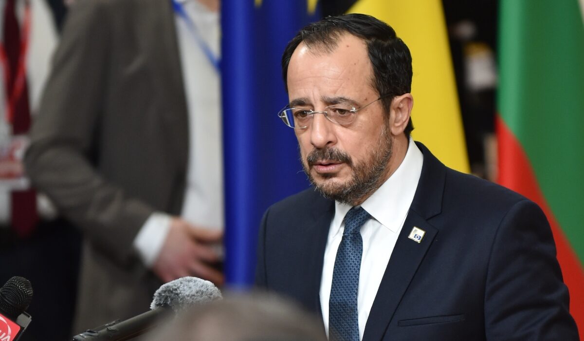 Ένα σκάνδαλο με διεθνή απήχηση ταράζει την Κύπρο, φτάνοντας μέχρι και τις σελίδες του αμερικανικού μέσου Politico, την ώρα