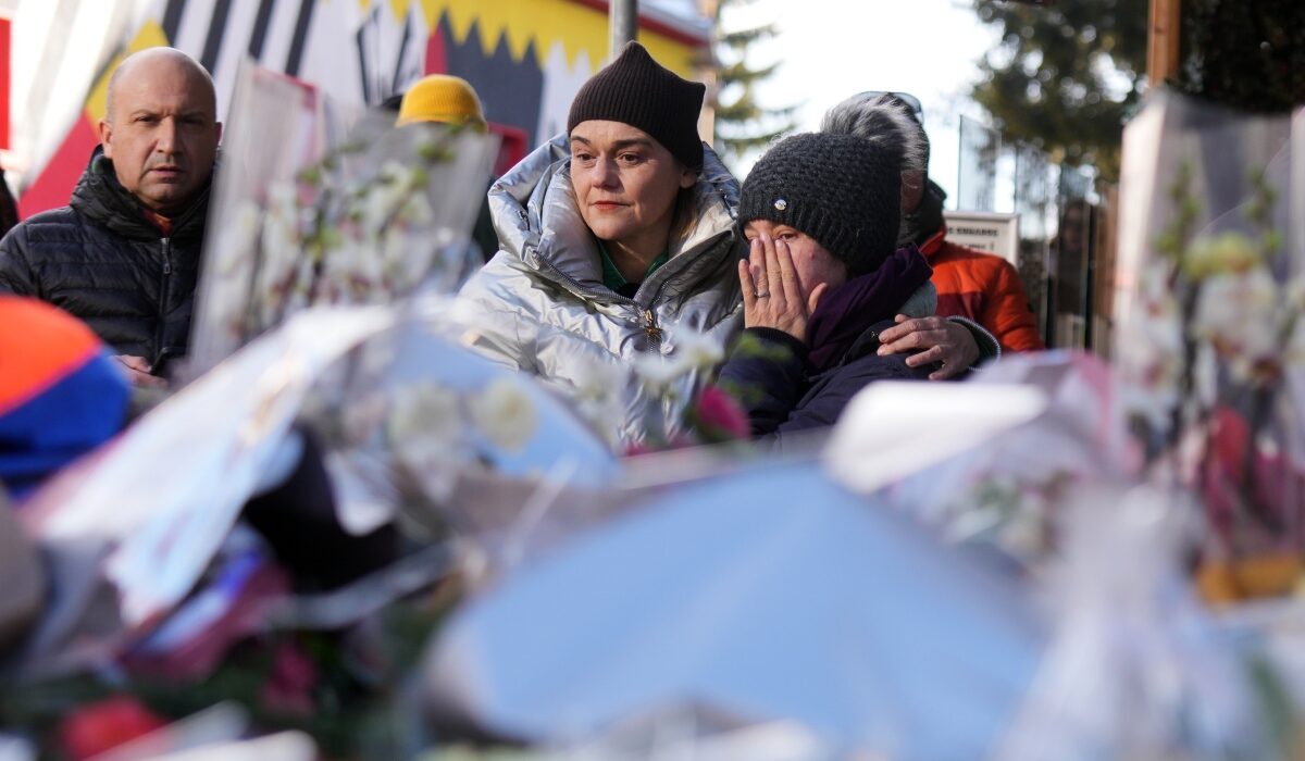 Η Ελβετία παραμένει «μουδιασμένη» μετά την τραγωδία που συγκλόνισε το Κραν Μοντανά, όπου τουλάχιστον 40 άνθρωποι έχασαν