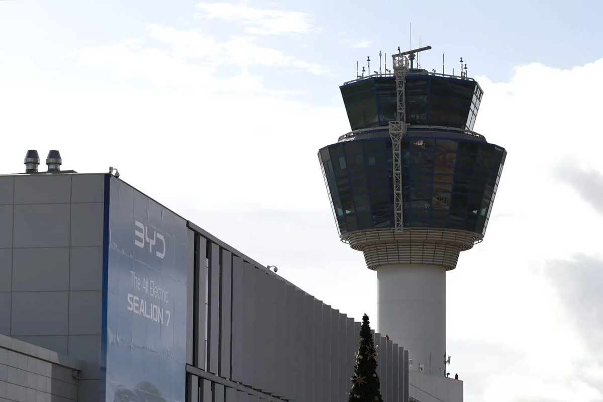 Σε πρόβλημα στους πομπούς απέδωσε το πρόσφατο μπλακ άουτ στο FIR Αθηνών, το οποίο παρέλυσε την κίνηση στα αεροδρόμια