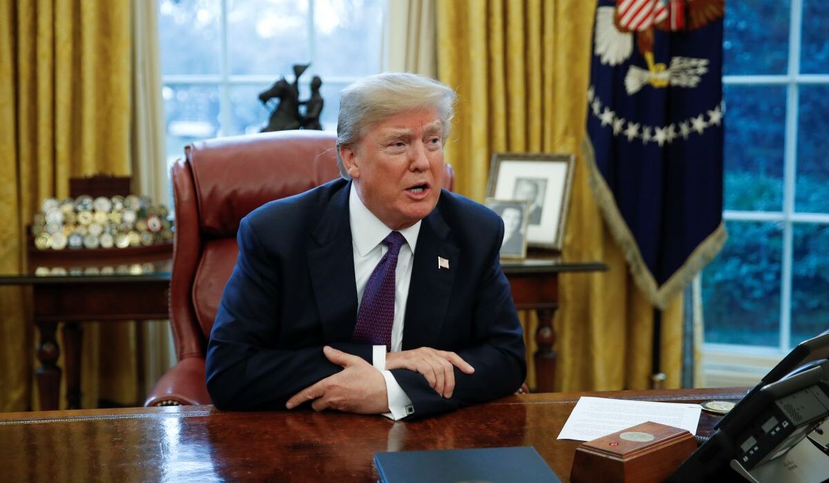 Ο Ντόναλντ Τραμπ επανέρχεται με αιχμηρές δηλώσεις για το ΝΑΤΟ, τις αμυντικές δαπάνες και τον πόλεμο στην Ουκρανία,