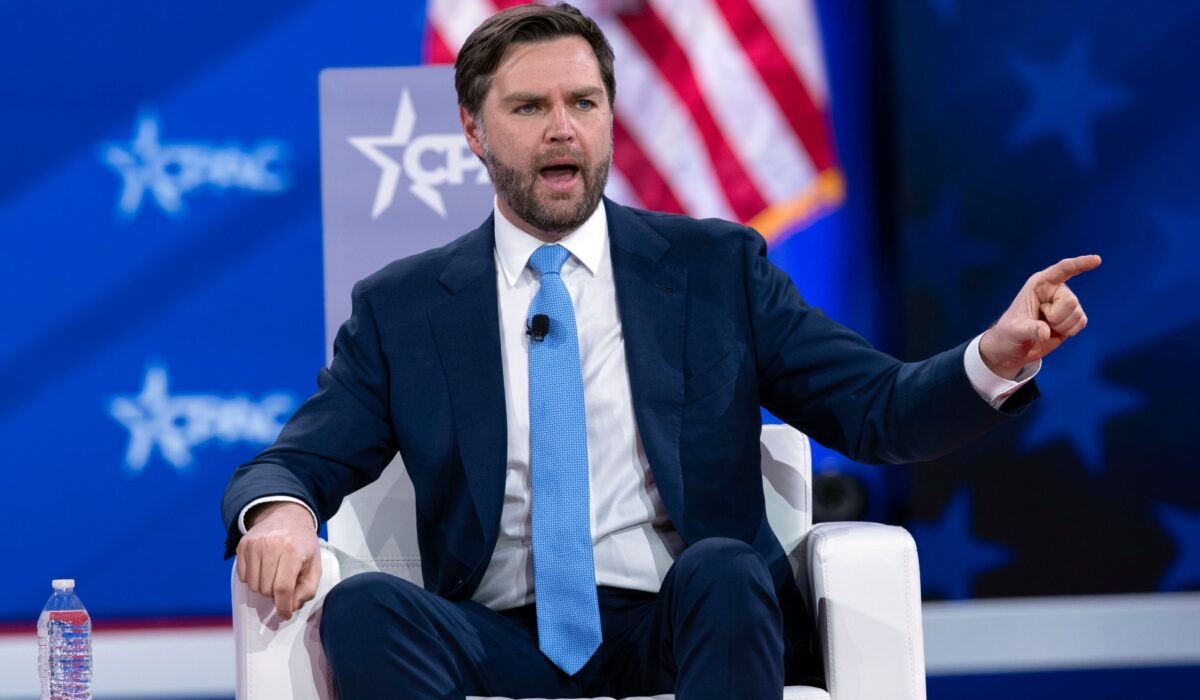 Ο Τζέι Ντι Βανς απάντησε στις επικρίσεις για την αμερικανική επιχείρηση κατά του Νικολάς Μαδούρο, τονίζοντας