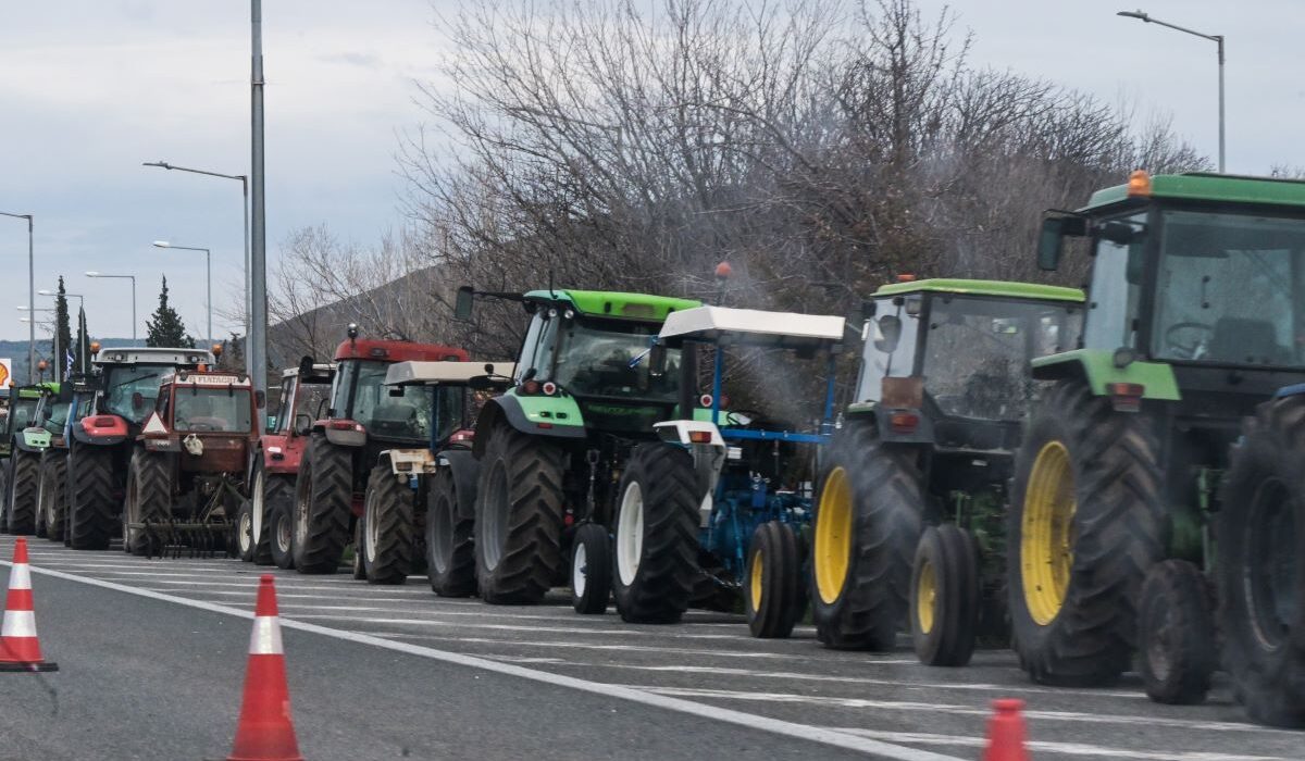 Τελεσίγραφο έως την Πέμπτη απευθύνουν οι αγρότες προς την κυβέρνηση, ζητώντας άμεσες και ουσιαστικές λύσεις στα αιτήματά τους