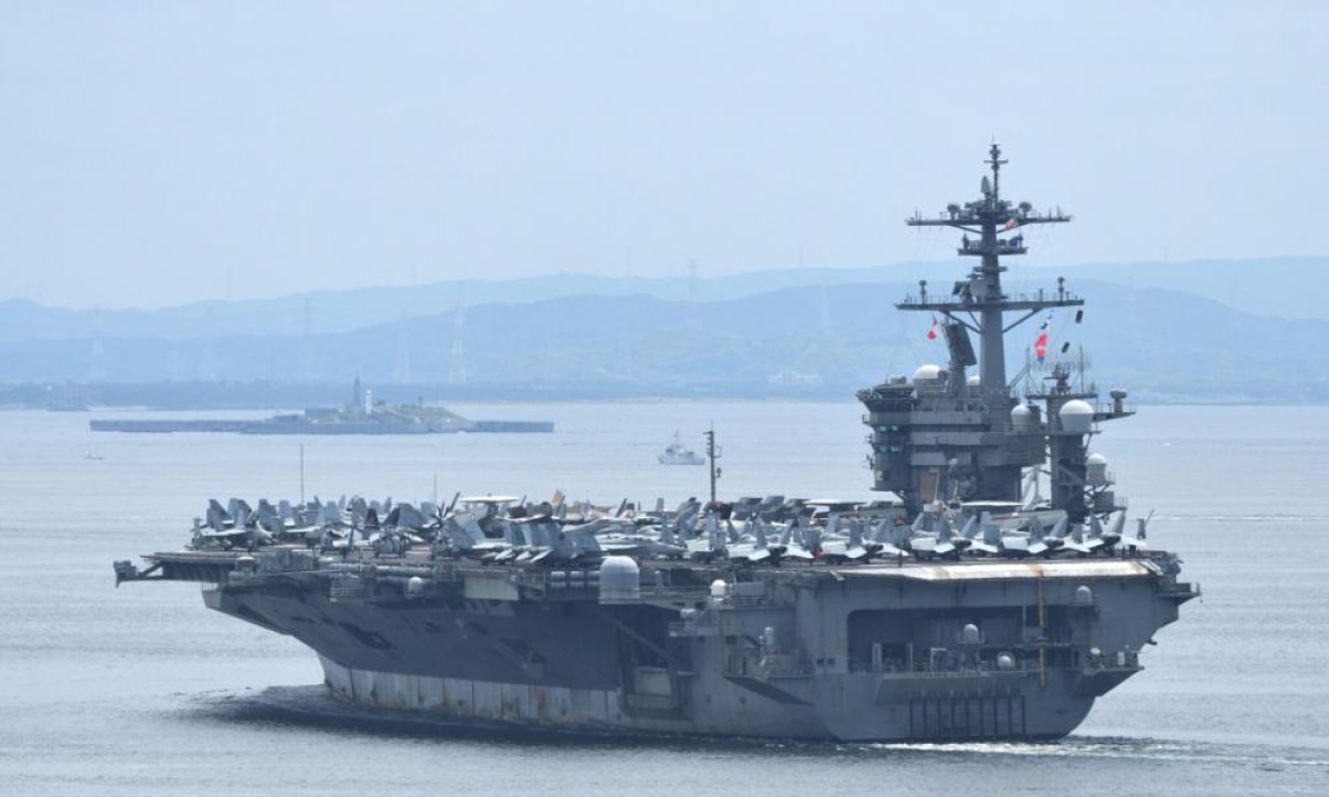 Μέσα από την καμπίνα του Air Force One, ο Ντόναλντ Τραμπ εξαπέλυσε ακόμη μία δήλωση, ικανή να παγώσει τις διεθνείς ισορροπίες.