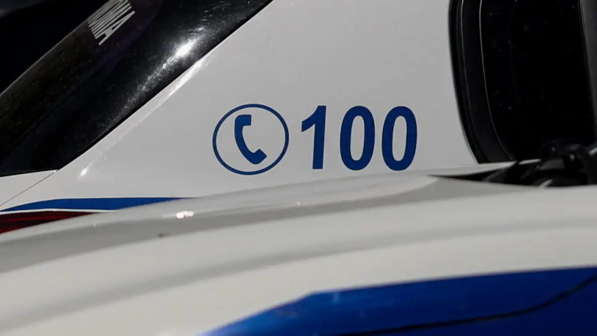 Συναγερμός σήμανε το πρωί στο Χαλάνδρι, όταν 55χρονος επιτέθηκε στην 49χρονη αδελφή του μέσα στο σπίτι τους, τραυματίζοντάς την στο μάτι.