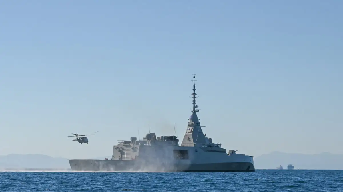 Η συγκίνηση και η υπερηφάνεια κυριάρχησαν στην υποδοχή της Belharra, της υπερσύγχρονης φρεγάτας «Κίμων», που έφτασε