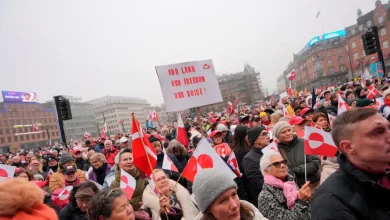Σαφές και ηχηρό μήνυμα προς τον Ντόναλντ Τραμπ και τις επιδιώξεις του σχετικά με τη Γροιλανδία έστειλε σήμερα ολόκληρη η Δανία