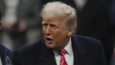 Έντονες αντιδράσεις και πολιτικό θόρυβο προκαλεί άρθρο της Daily Mail, το οποίο θέτει ανοιχτά ερωτήματα για την ψυχολογική και νοητική κατάσταση του Ντόναλντ Τραμπ