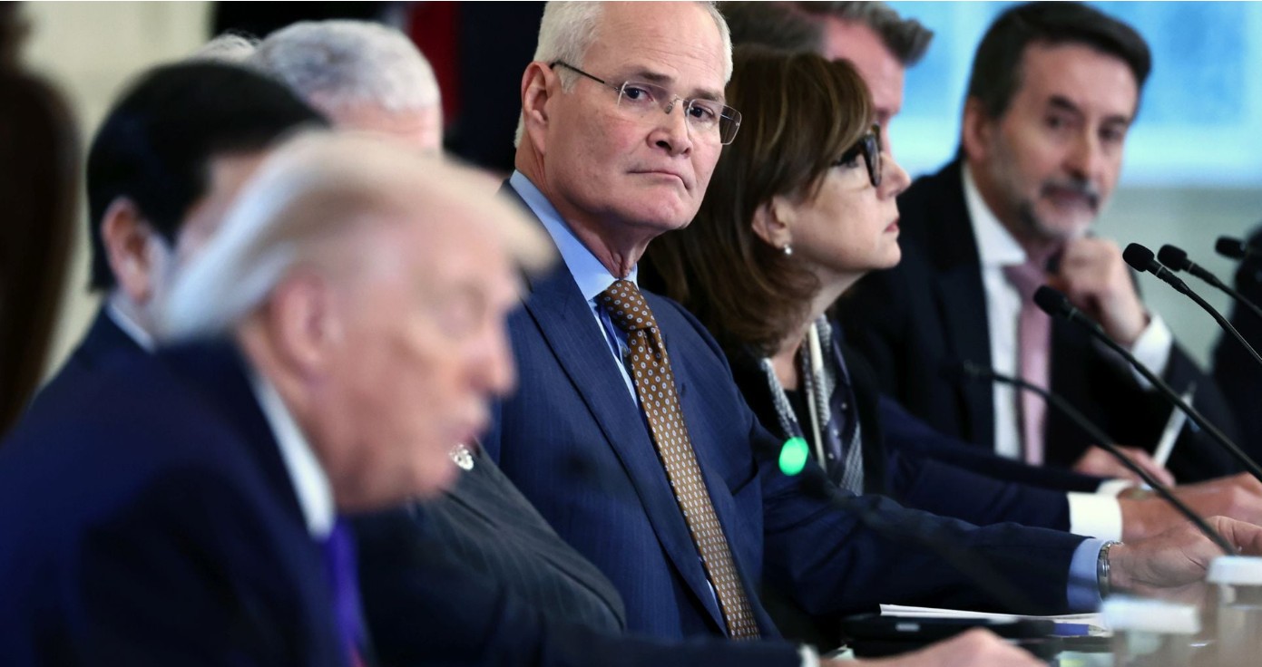 Ο Αμερικανός πρόεδρος, Ντόναλντ Τραμπ, φαίνεται να έχει μπει σε τροχιά σύγκρουσης με τον πετρελαϊκό κολοσσό ExxonMobil.