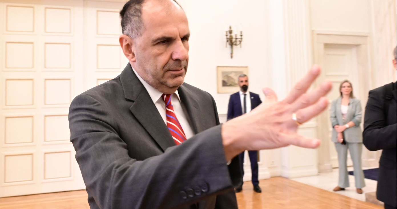 Σε μια προσπάθεια να αμβλύνει τις εντυπώσεις που προκάλεσε η αμφιλεγόμενη τοποθέτηση του Πρωθυπουργού σχετικά