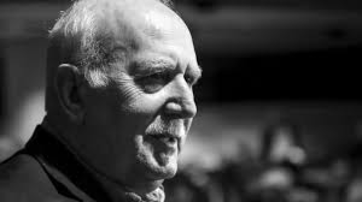 Σε κλίμα βαθιάς οδύνης και βαρύτατου πένθους, πραγματοποιείται αυτή την ώρα στο αποτεφρωτήριο της Ριτσώνας η τελευταία πράξη του δράματος για τον θάνατο του Γιώργου Παπαδάκη.