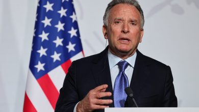 Σαφές μήνυμα προς την Τεχεράνη έστειλε η Ουάσιγκτον, δύο ημέρες μετά την απόφαση του Ντόναλντ Τραμπ να αναβάλει ενδεχόμενη