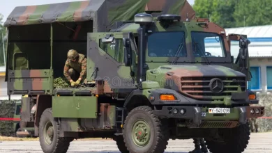 Οι γαλλικές ένοπλες δυνάμεις υπέγραψαν συμφωνία αξίας 2 δισεκατομμυρίων ευρώ με την γερμανική κατασκευάστρια Merecedes για το στρατιωτικό φορτηγό Zetros, απαρνούμενες εγχώριες εναλλακτικές όπως αντίστοιχα οχήματα της γαλλικής Renault.