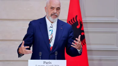 Ο πρωθυπουργός της Αλβανίας Έντι Ράμα προχώρησε σε αιχμηρές αναφορές για Έλληνες και Μαυροβούνιους, κατά τη διάρκεια συζήτησης