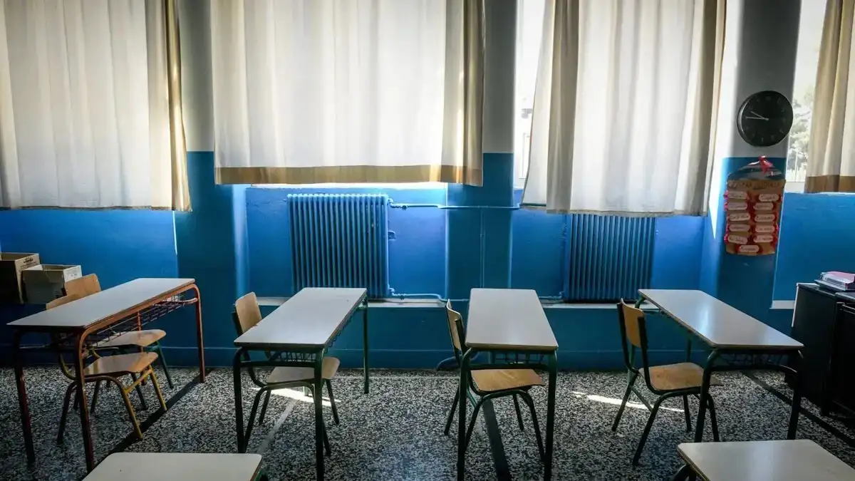 Στη σύλληψη μιας καθηγήτριας σε γυμνάσιο των Σερρών προχώρησαν οι Αρχές, καθώς φέρεται να έκλεισε το στόμα ενός