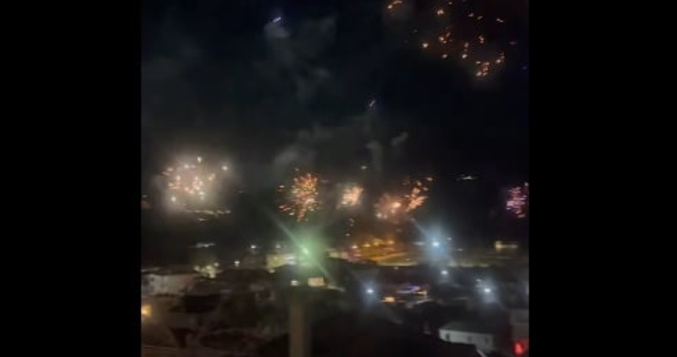 Ένα γεγονός που συχνά περνά απαρατήρητο από τα ελληνικά ΜΜΕ, παρά τα εκτενή ρεπορτάζ για το πώς υποδέχεται ο πλανήτης