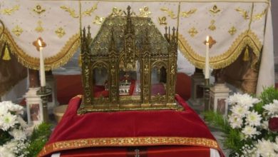 Ο Άγιος Βαλεντίνος, γνωστός και ως Άγιος Βαλεντίνος της Ρώμης, υπήρξε ευρέως αναγνωρισμένος Ρωμαιοκαθολικός άγιος του 3ου αιώνα.