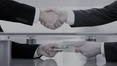 Η διαφθορά στη χώρα μας «καλά κρατεί», σύμφωνα με τα στοιχεία που παρουσιάζει η Deutsche Welle σε νέο αποκαλυπτικό της δημοσίευμα.