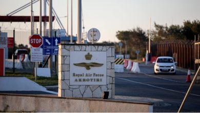 Οι σειρήνες ηχούν από νωρίς το μεσημέρι της Πέμπτης (05.03.2025) στις βρετανικές βάσεις στο Ακρωτήρι στην Κύπρο.