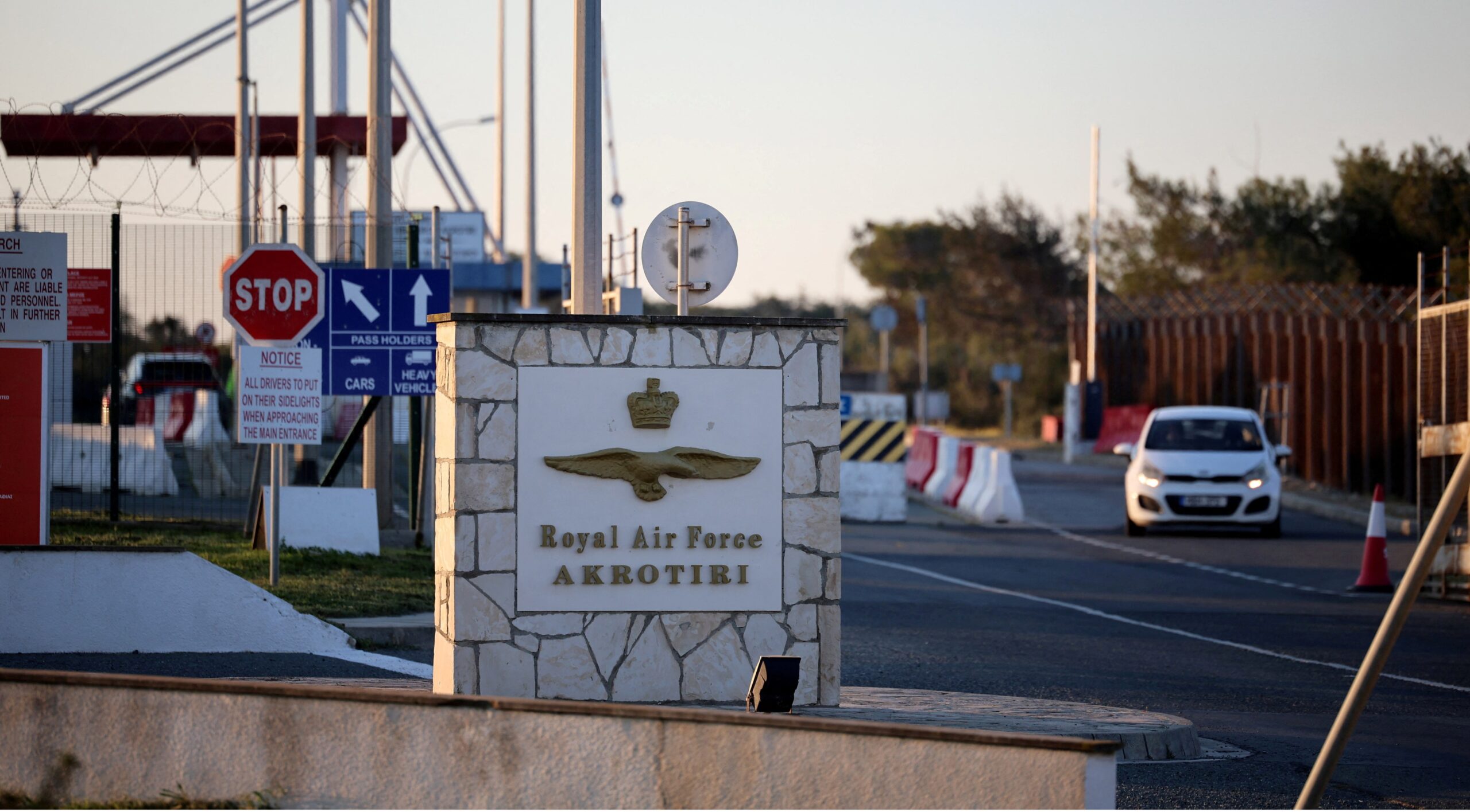 Οι σειρήνες ηχούν από νωρίς το μεσημέρι της Πέμπτης (05.03.2025) στις βρετανικές βάσεις στο Ακρωτήρι στην Κύπρο.