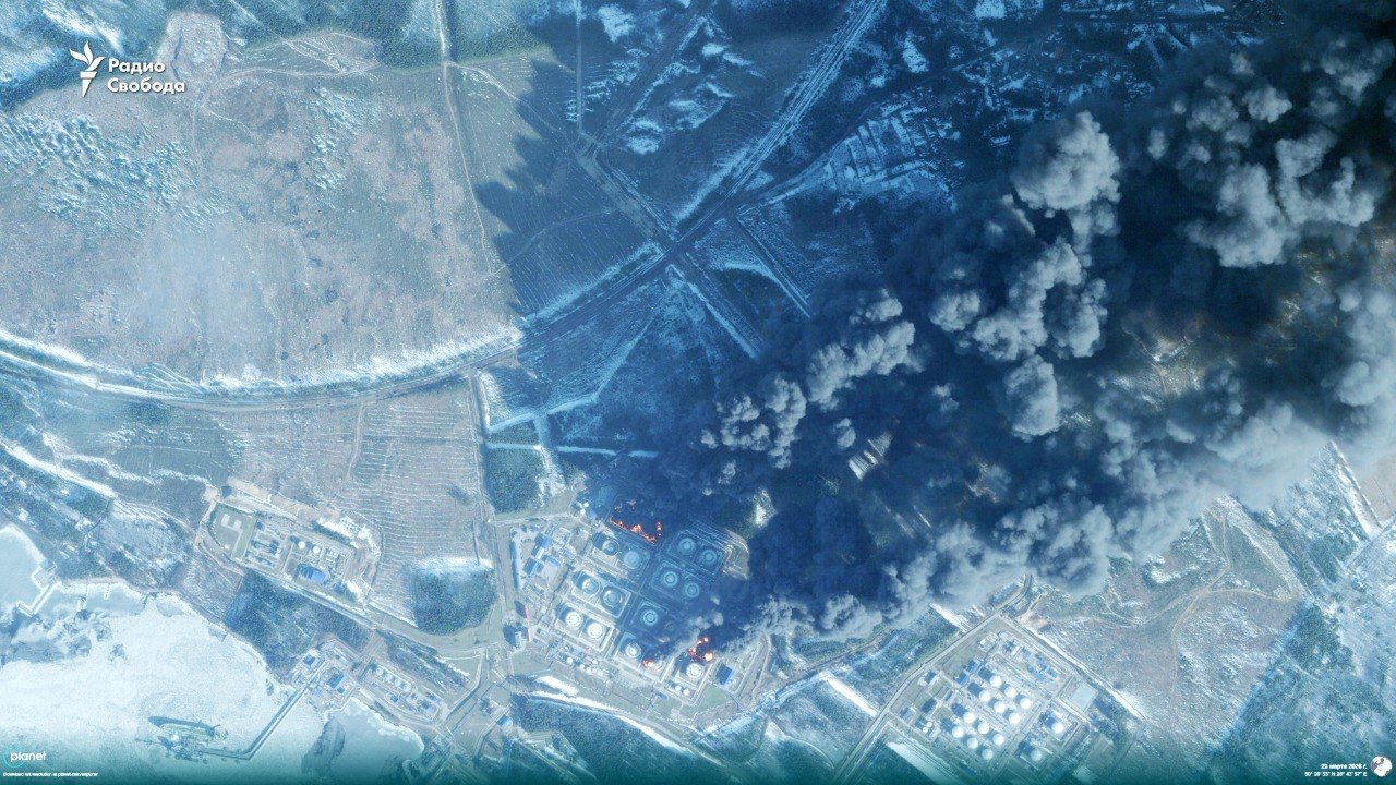 Το κύριο χτύπημα στην ρωσική βιομηχανία πετρελαίου από τους Ουκρανούς: Καταστράφηκε η βόρεια «πύλη» εξαγωγής καυσίμων με drones