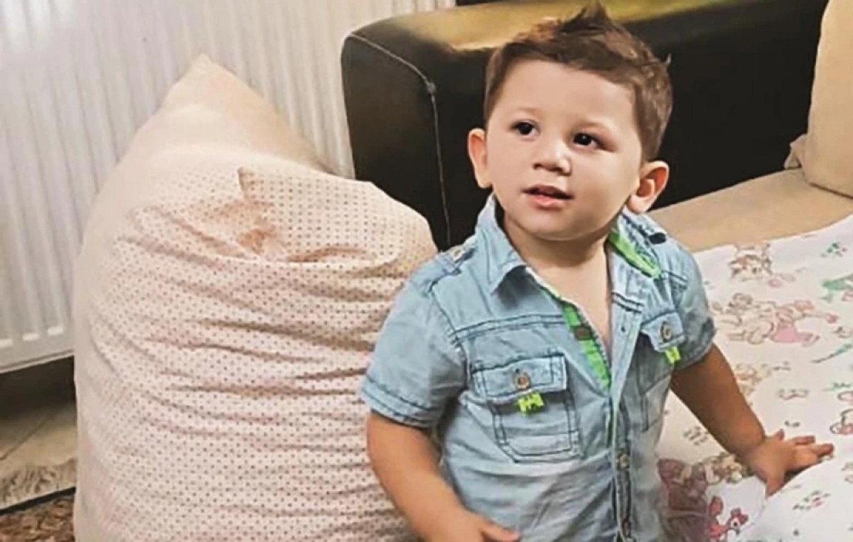 Ξεκίνησε σήμερα 17/7 η δίκη για τη δολοφονία του 3χρονου Άγγελου στο Ηράκλειο, με το κατηγορητηρίο να αποκαλύπτει το μέγεθος της φρίκης