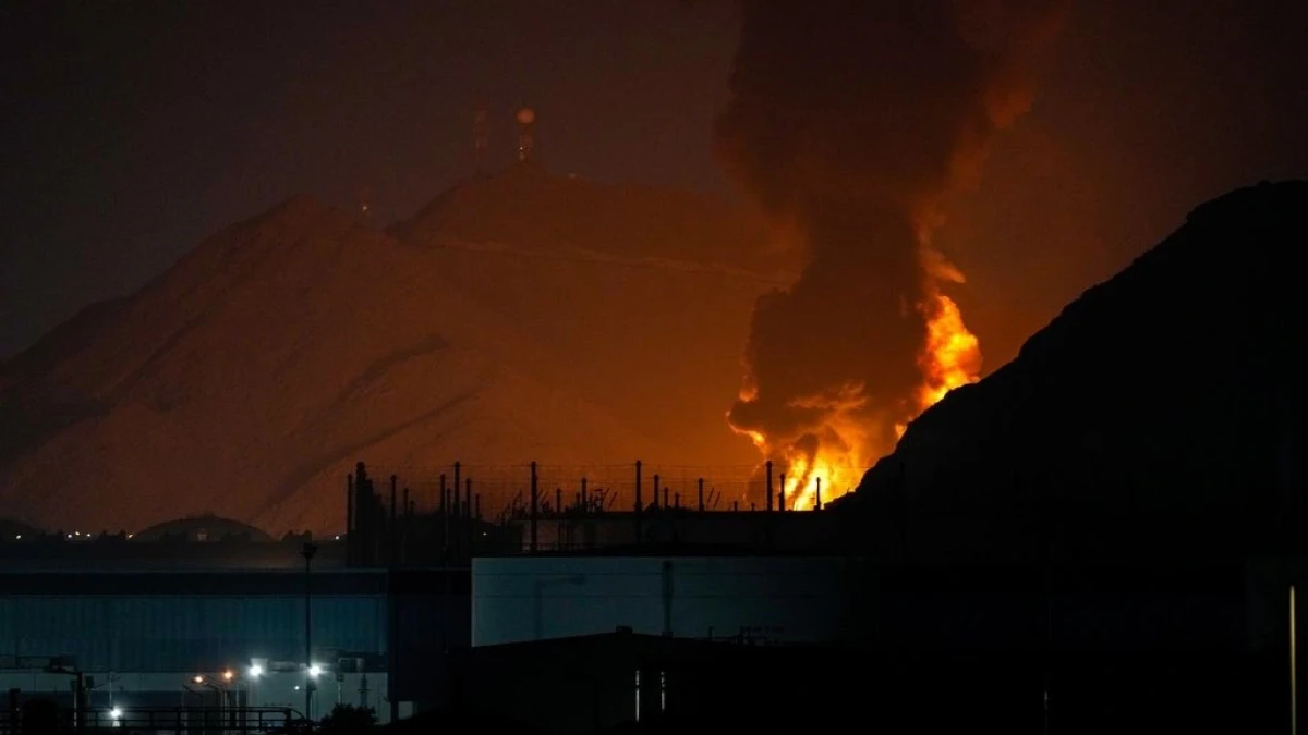 Οι ιρανικές δυνάμεις κτύπησαν τις εγκαταστάσεις πετρελαίου της BAPCO στο Μπαχρέιν, με αποτέλεσμα να ξεσπάσει τεράστια πυρκαγιά