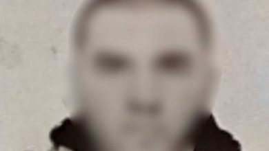 Άφαντος παραμένει ο 35χρονος που το πρωί της Πέμπτης 28/3 επιτέθηκε σε αστυνομικούς με τσεκούρι, τραυματίζοντας τον έναν, στην περιοχή των Αμπελοκήπων.