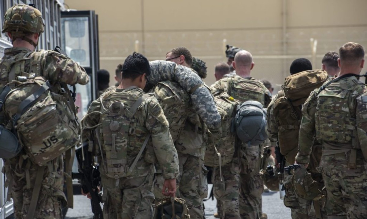 Η αερογέφυρα που έχει στηθεί τις τελευταίες ημέρες πάνω από την Ανατολική Μεσόγειο και την Ιορδανία δεν αφήνει περιθώρια για παρερμηνείες.